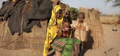 Habodo outside her shelter with two of her children, Habiiba* (3 ½ months) and Saafi* (6), near Bisle, Siti Zone, Ethiopia.