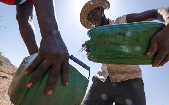 “My harvests are decreasing, and I can no longer feed my family all year round”, explains Inoussa, a local farmer