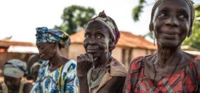 3 femmes lors d'une réunion en République centrafricaine. Photo: Pablo Tosco/Oxfam 