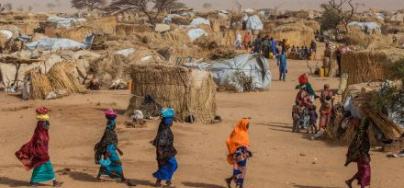 A group of women walking in the Assaga camp for IDPs and refugees, Diffa region, Niger. Vincent Tremeau/Oxfam