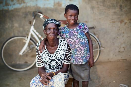 "When you are poor, you’re worried about how to pay school fees and basic needs," says Mmalebna, a proud mother and maize farmer in northern Ghana. ⁣ Oxfam is working working with farming families to revive their barren farming land. Credit: Nana Kofi Acquah/Oxfam⁣