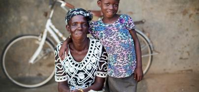 "When you are poor, you’re worried about how to pay school fees and basic needs," says Mmalebna, a proud mother and maize farmer in northern Ghana. ⁣ Oxfam is working working with farming families to revive their barren farming land. Credit: Nana Kofi Acquah/Oxfam⁣