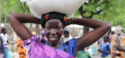 Ruth, déplacée interne à Akobo, au Soudan du Sud, est l'une des 10 000 bénéficiaires du programme de distribution alimentaire d'Oxfam. Photo: Tim Bierley/Oxfam