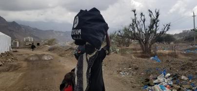 Hygiene kit distribution in Albatra camp for internally displaced people, Taiz, Yemen.