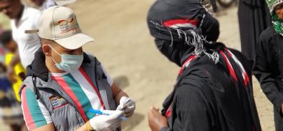 Moeen Alzuriqi (Protection Officer) at hygiene kit distribution in Alkoba IDP Camp, Taiz, Yemen.