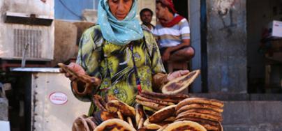 Marriam travels from Sabir Mount to the city centre to sell bread and earn an income. Most of the city’s bakeries have closed.  Her grandchildren are reliant on her income after their parents died. Photo: Abdulnasser Al-Sedek/Oxfam