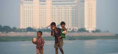 Streetchildren on the Phnom Penh boardwalk. Credit: Kimlong Meng / Oxfam Novib