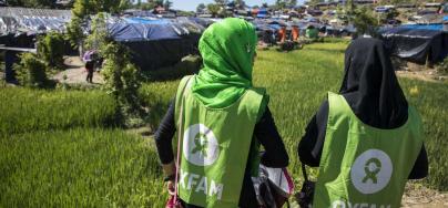 Oxfam volunteers at work at Nayapara makeshift in Teknaf, Cox’s Bazar. Credit: Saikat Mojumder/Oxfam