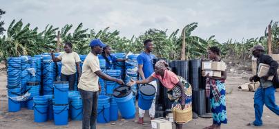 Oxfam staff distributing hygiene kits in Maxquiri Alto resettlement camp as part of the Idai emergency response activities.  Credit: Micas Mondlane / Oxfam 