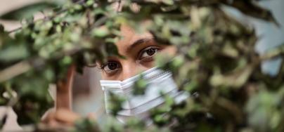 Lúcia (not real name), 15, the daughter of a rural worker from the north of Minas Gerais, had her family rescued in conditions similar to slavery when working during the harvest in a coffee plantation.