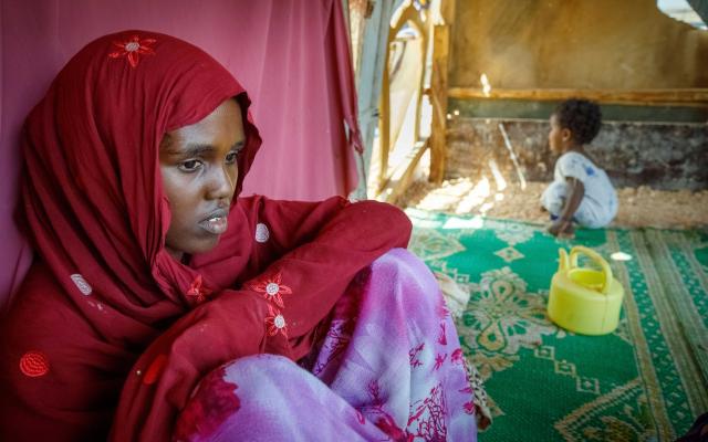 Hafsa Abdikadir with her daughter, Garowe, Puntland, Somalia. 