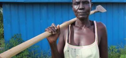 In South Sudan, Oxfam trained producers in good cultivation, storage and marketing techniques. Elizabeth is now cultivating new vegetables. “With the money I make, I can send my children to school and pay for healthcare” she says. Photo: Tim Bierley/Oxfam